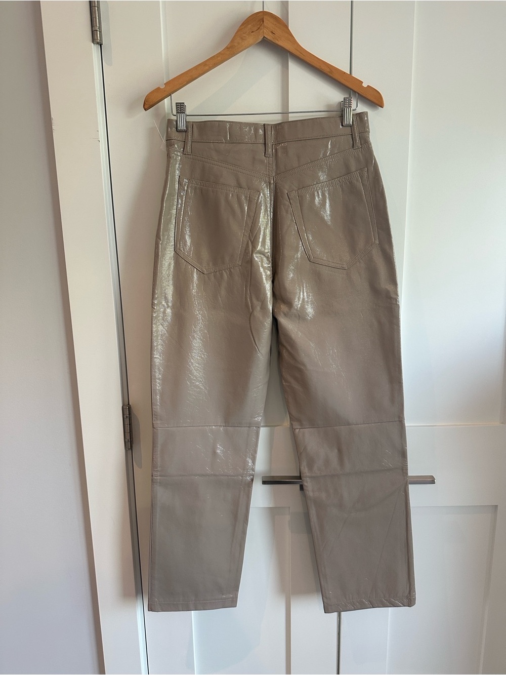 A&F Taupe Vegan Patent Leather The 90s Straight Ultra High-Rise, 8 short - Picture 4 of 5
